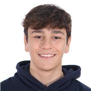 Me definiría como una persona con ganas de enseñar y muy cualificada para el puesto. Puedo dar clase a todo el mundo.